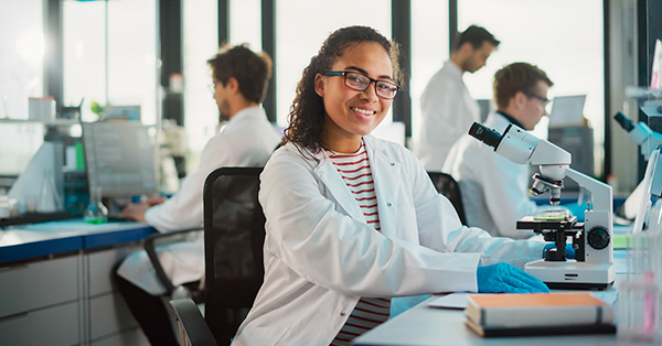 Carreira em Biomedicina: oportunidades e desafios da área